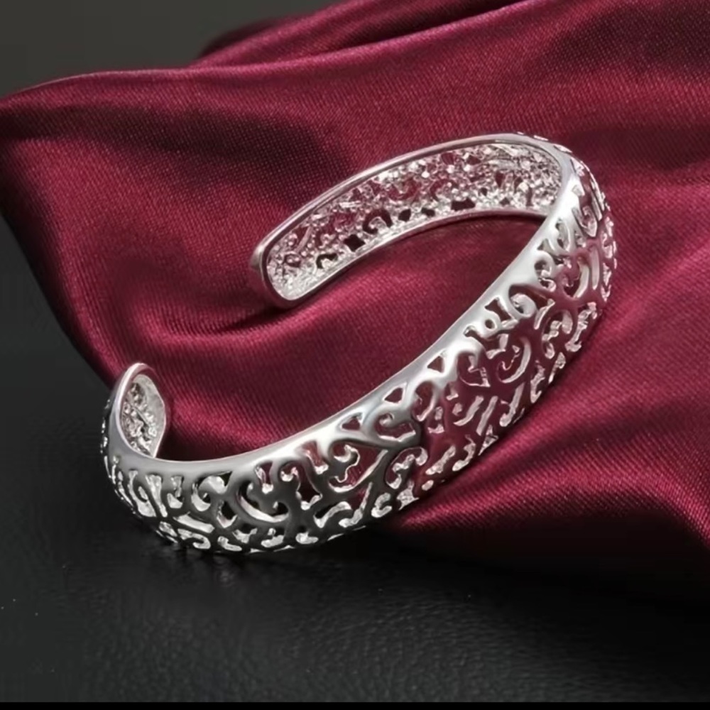 Hollow Out Open Bangle - Picture 2 of 4